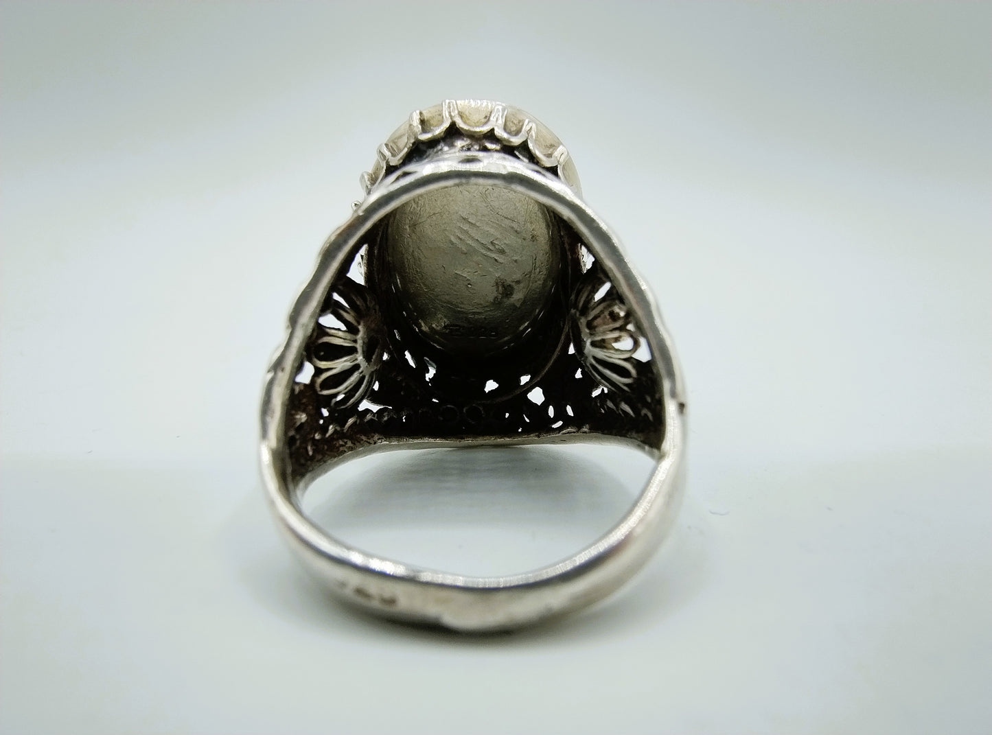 Zilveren trompet ring met leeuw in onyx, 18 mm