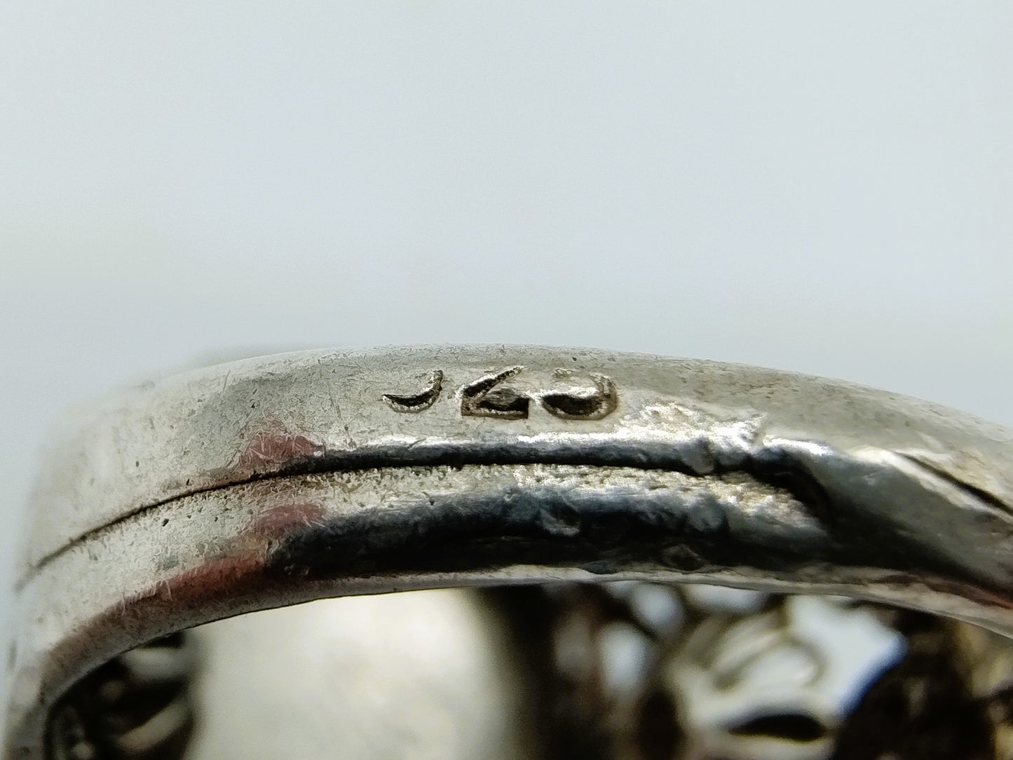 Zilveren trompet ring met leeuw in onyx, 18 mm