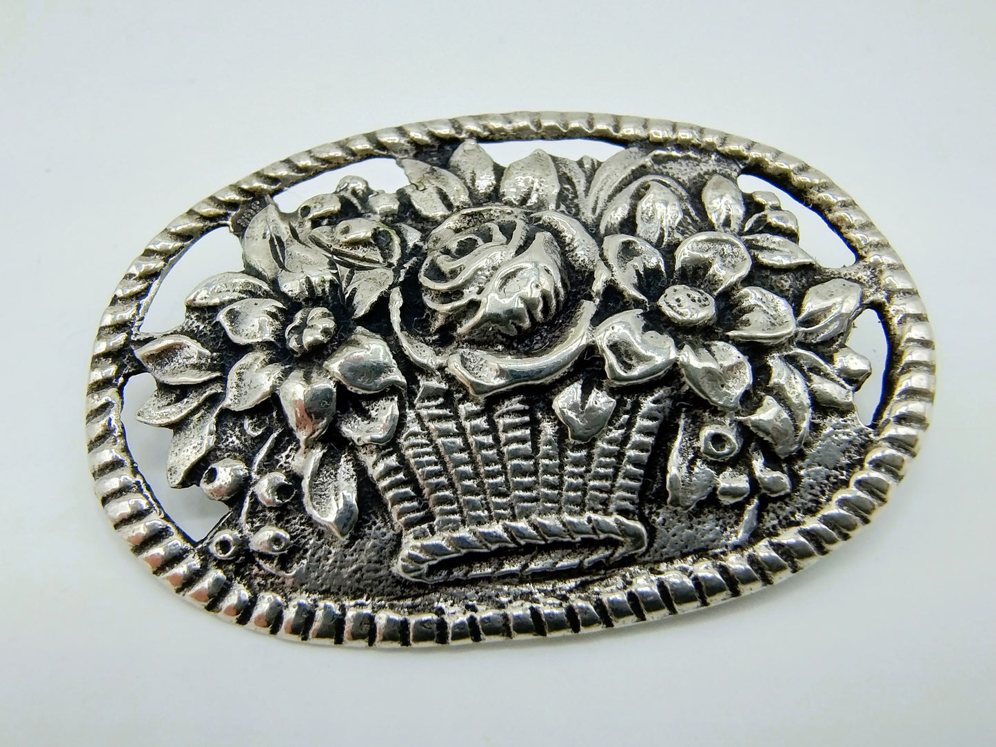 Silver flower brooch, Fa. Gelderblom, Schoonhoven