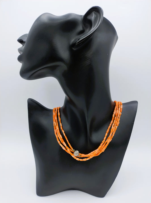 Koraalachtige kralen ketting met zilveren bolslot, 1.83 m (!)