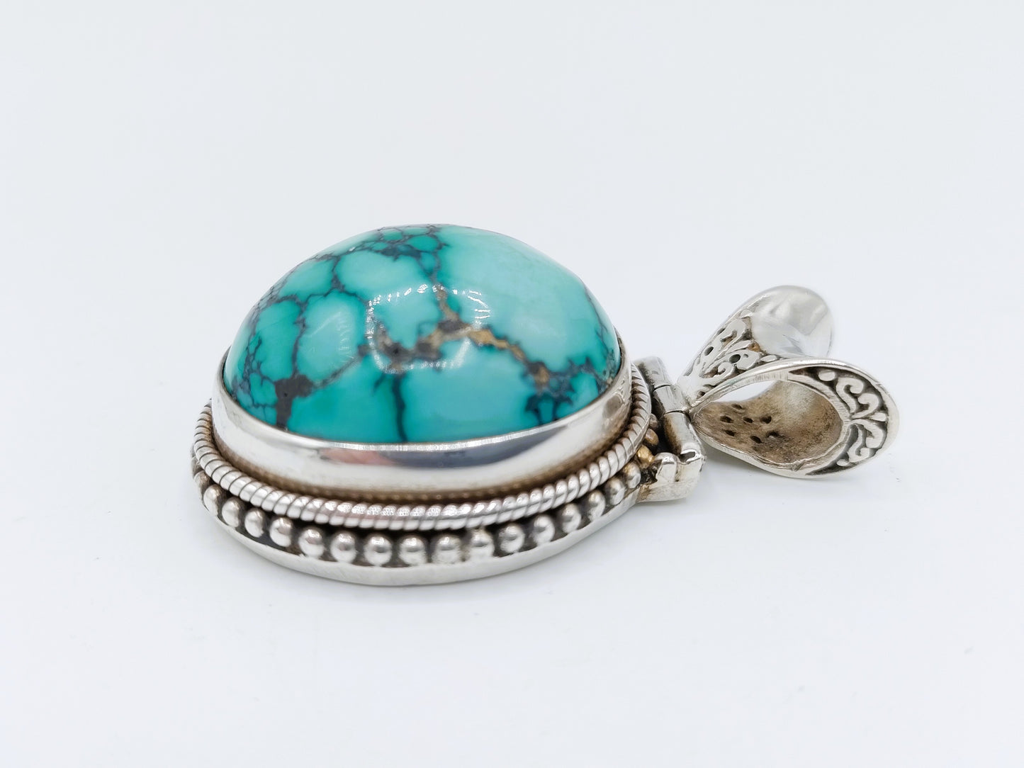 Robuuste zilveren hanger met een grote turkoois