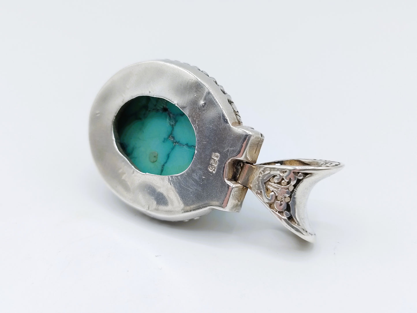 Robuuste zilveren hanger met een grote turkoois