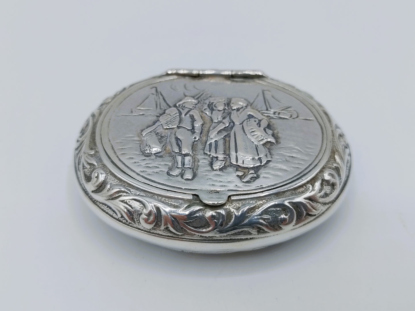 Silver pillbox with fishermen, 835