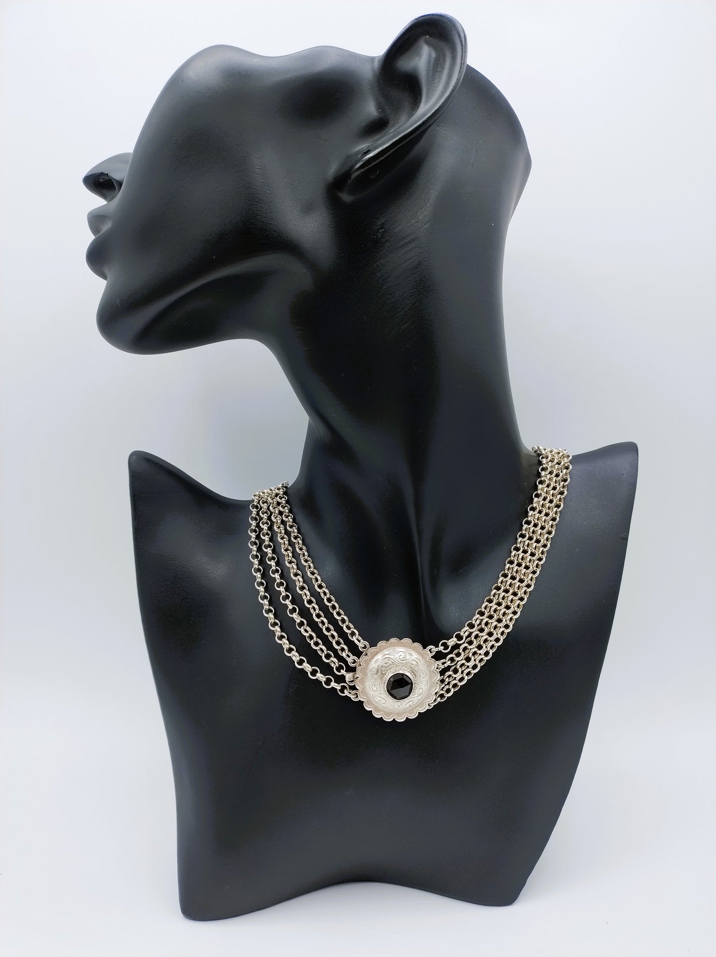 Silver chain with jasseron link on a silver clasp with garnet, 40 cm