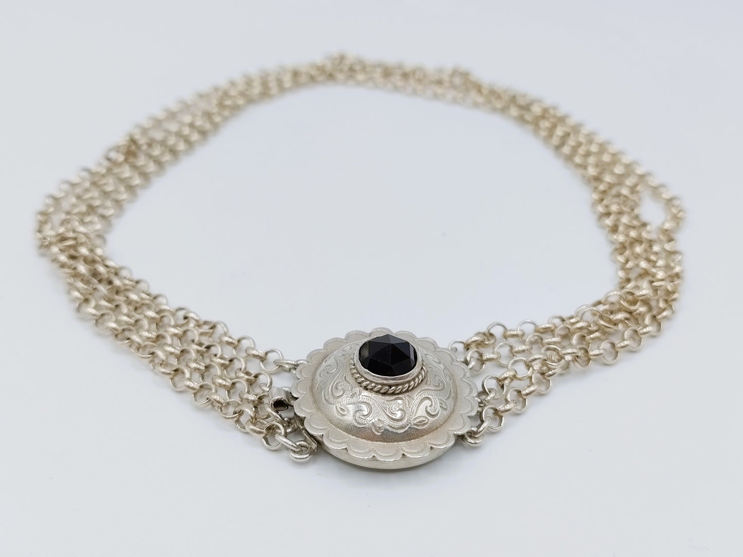 Silver chain with jasseron link on a silver clasp with garnet, 40 cm