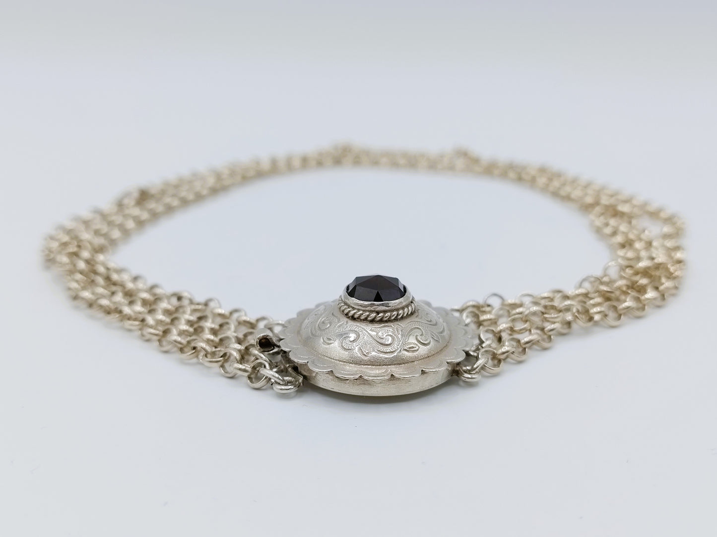 Silver chain with jasseron link on a silver clasp with garnet, 40 cm