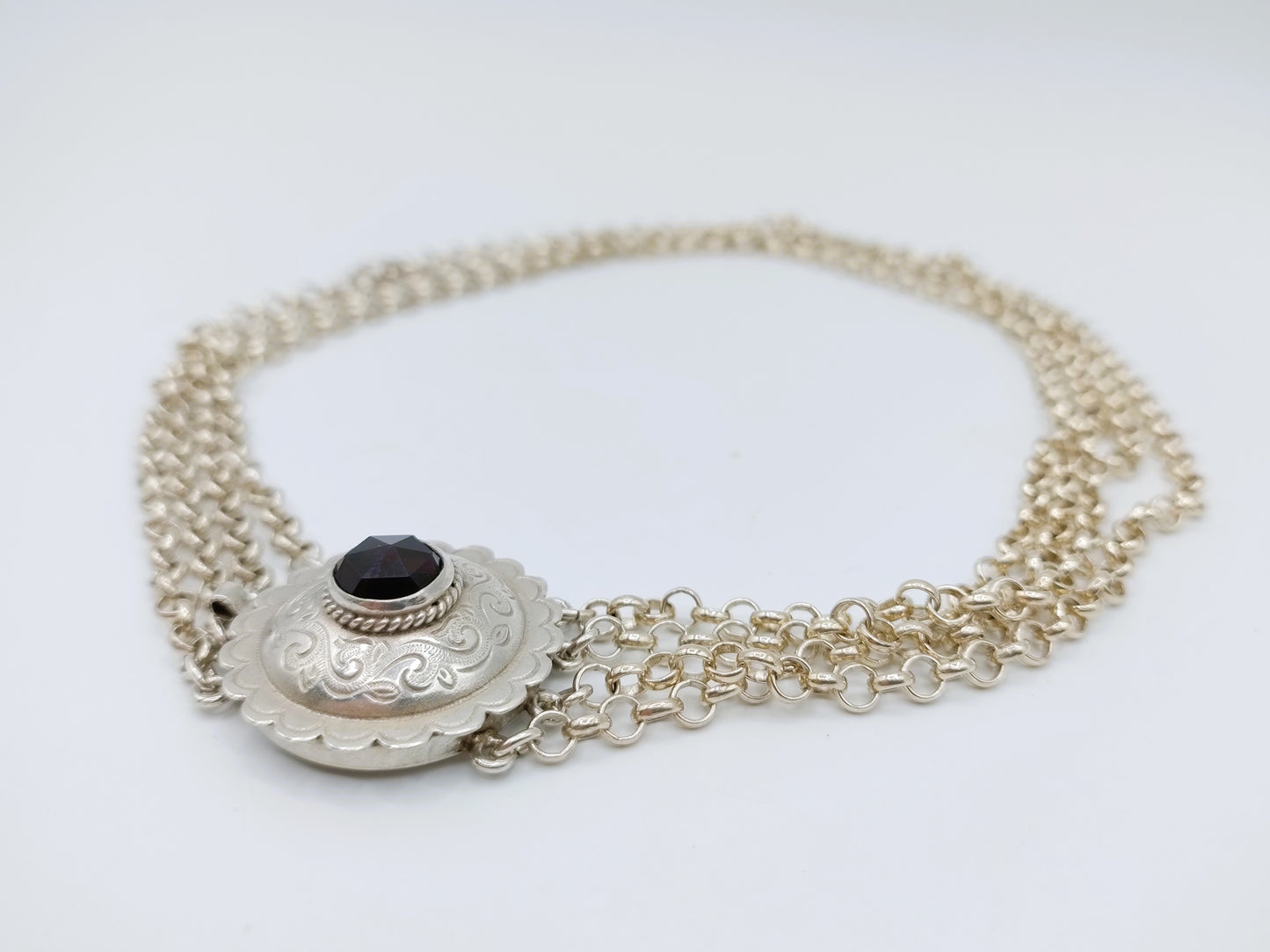 Silver chain with jasseron link on a silver clasp with garnet, 40 cm