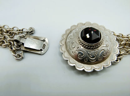 Silver chain with jasseron link on a silver clasp with garnet, 40 cm