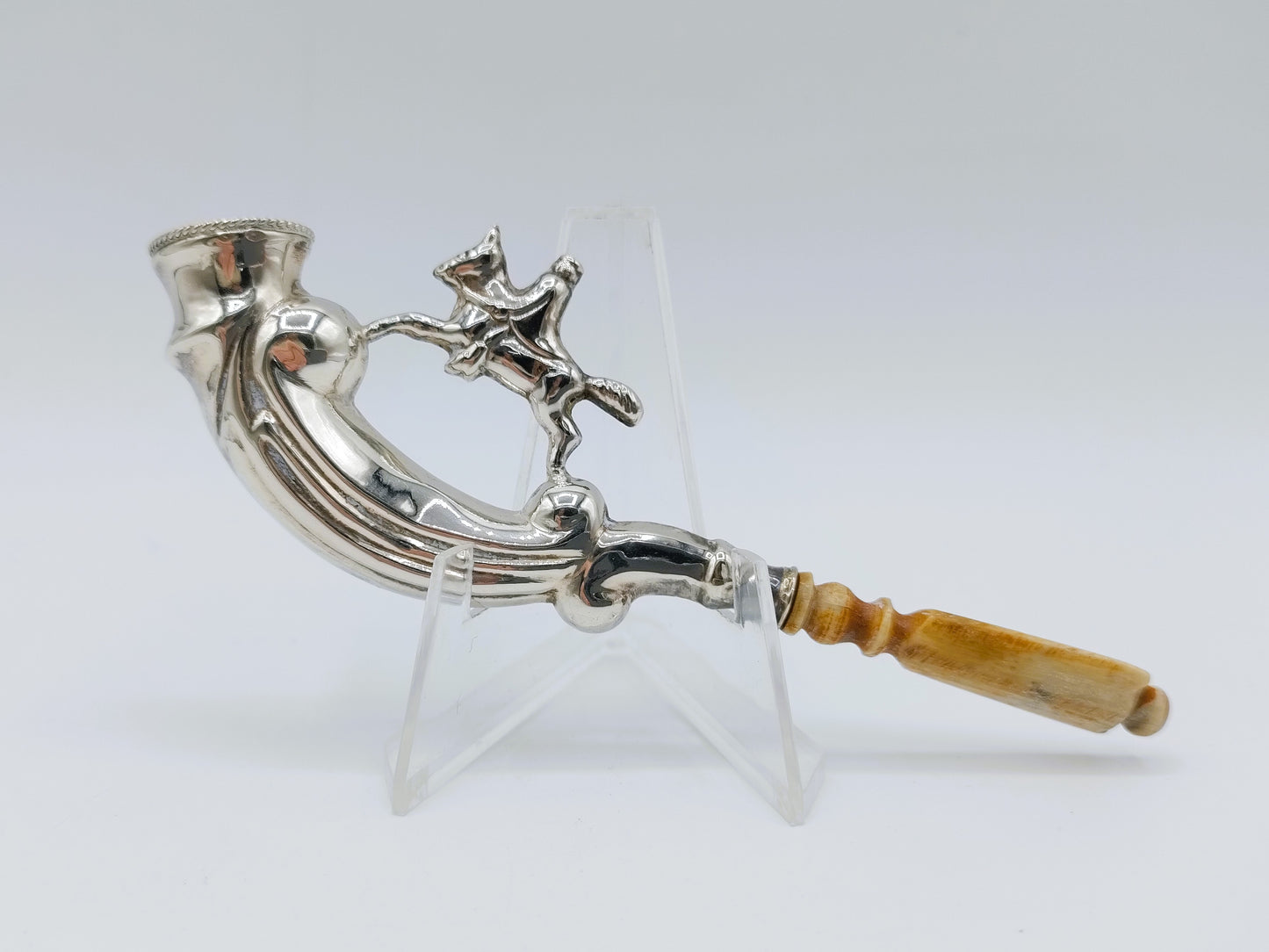 Zilveren bruidegomspijpje met ruiter te paard