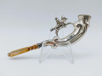 Zilveren bruidegomspijpje met ruiter te paard