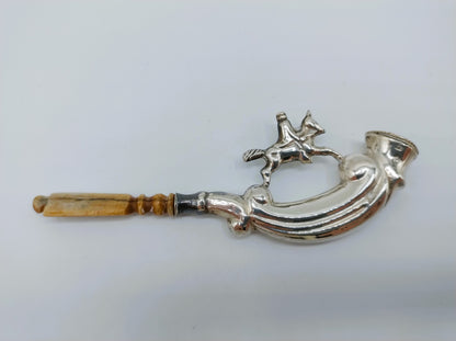 Zilveren bruidegomspijpje met ruiter te paard