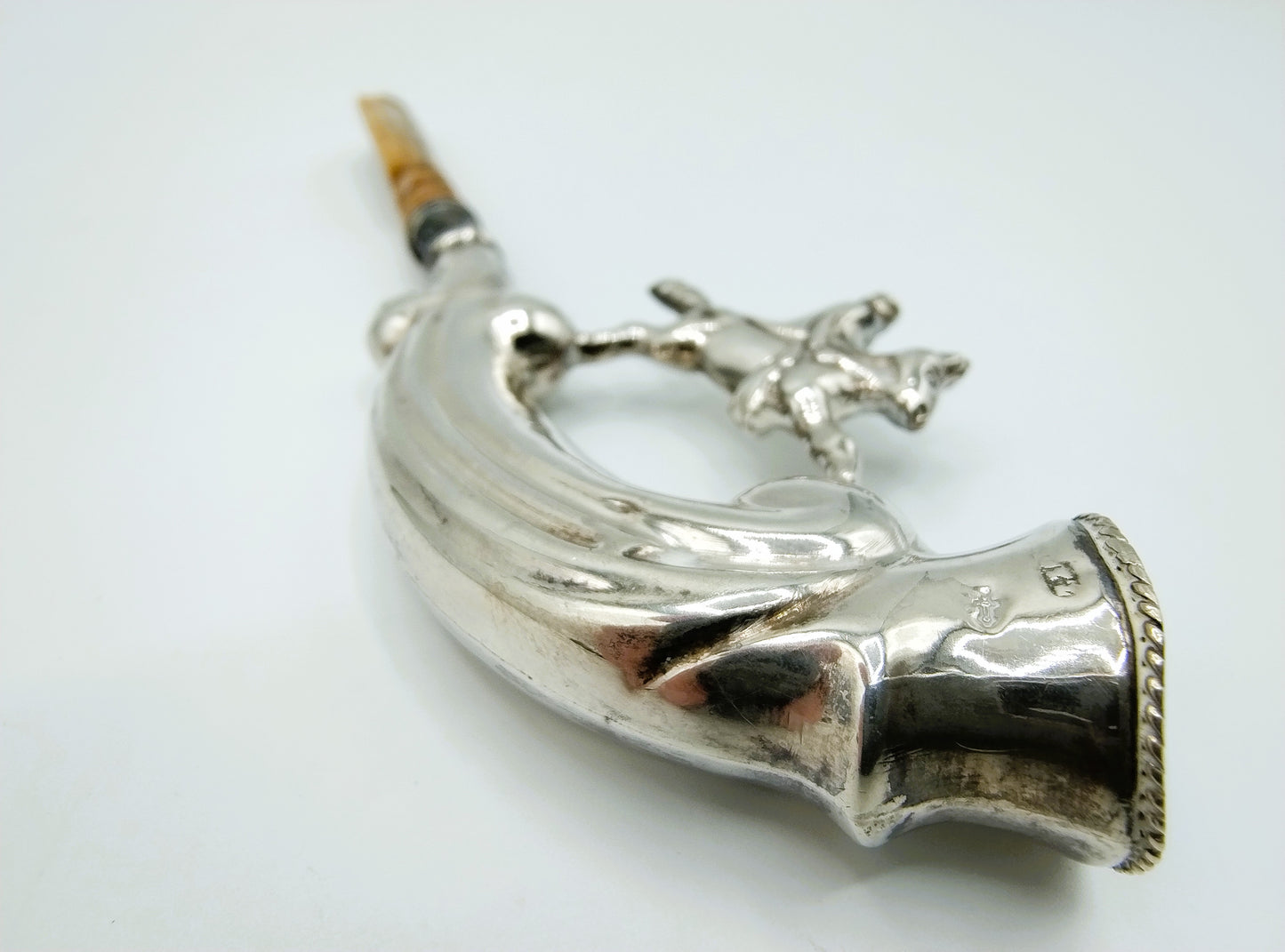 Zilveren bruidegomspijpje met ruiter te paard