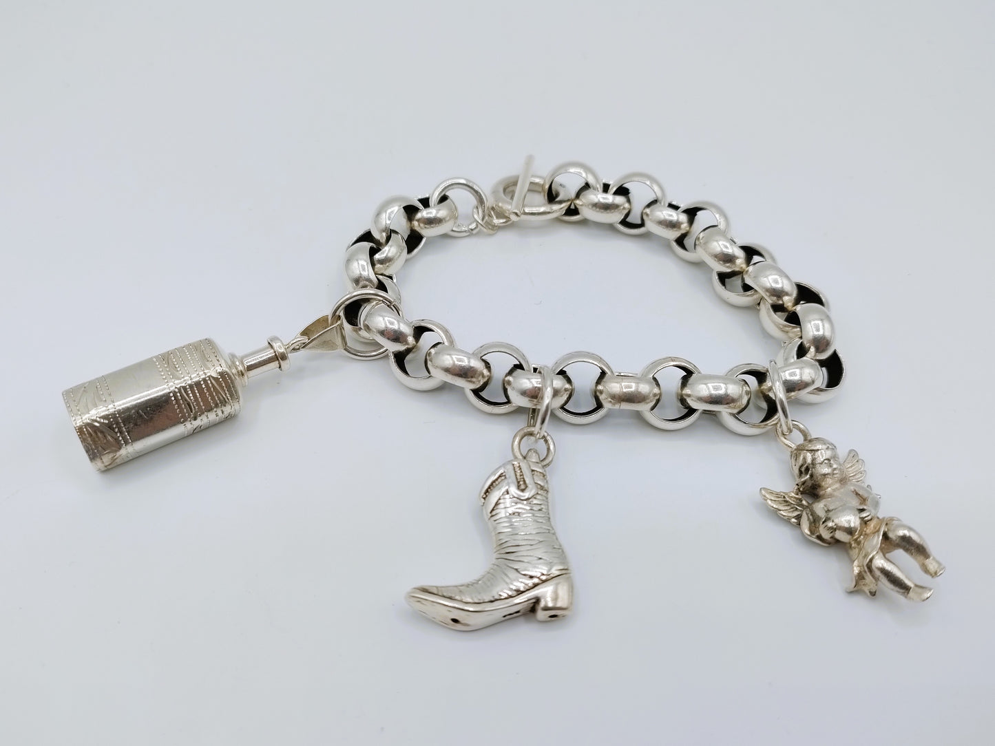 Robuuste armband met jasseron schakel en 3 bedels, 21,5 cm