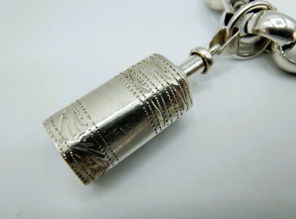 Robuuste armband met jasseron schakel en 3 bedels, 21,5 cm