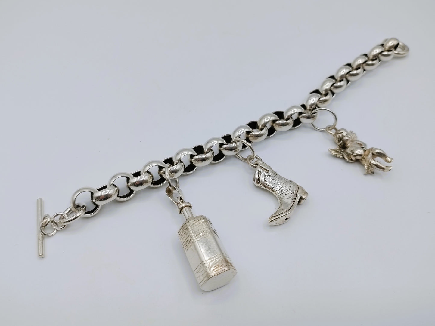 Robuuste armband met jasseron schakel en 3 bedels, 21,5 cm