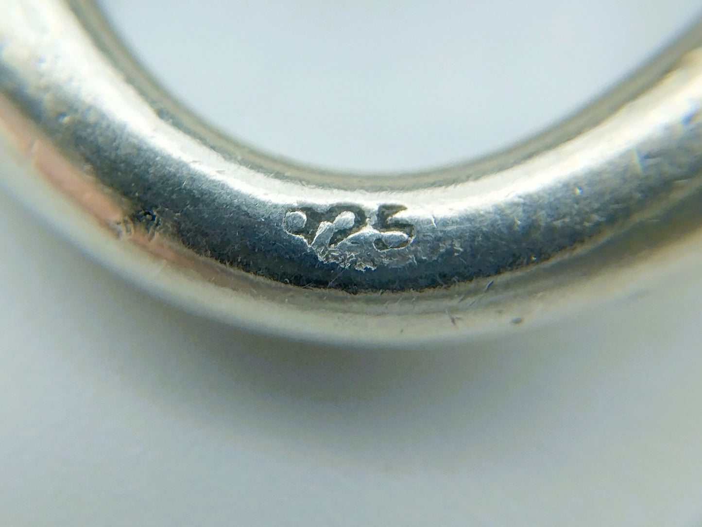 Robuuste armband met jasseron schakel en 3 bedels, 21,5 cm