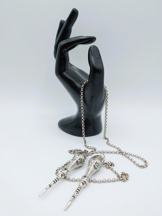 Zilveren jasseronketting met breipendoppen, H. Looren - de Jong, Schoonhoven