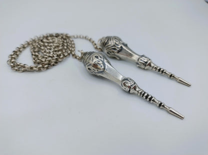 Zilveren jasseronketting met breipendoppen, H. Looren - de Jong, Schoonhoven