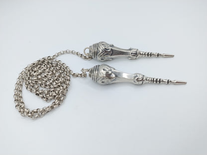 Zilveren jasseronketting met breipendoppen, H. Looren - de Jong, Schoonhoven