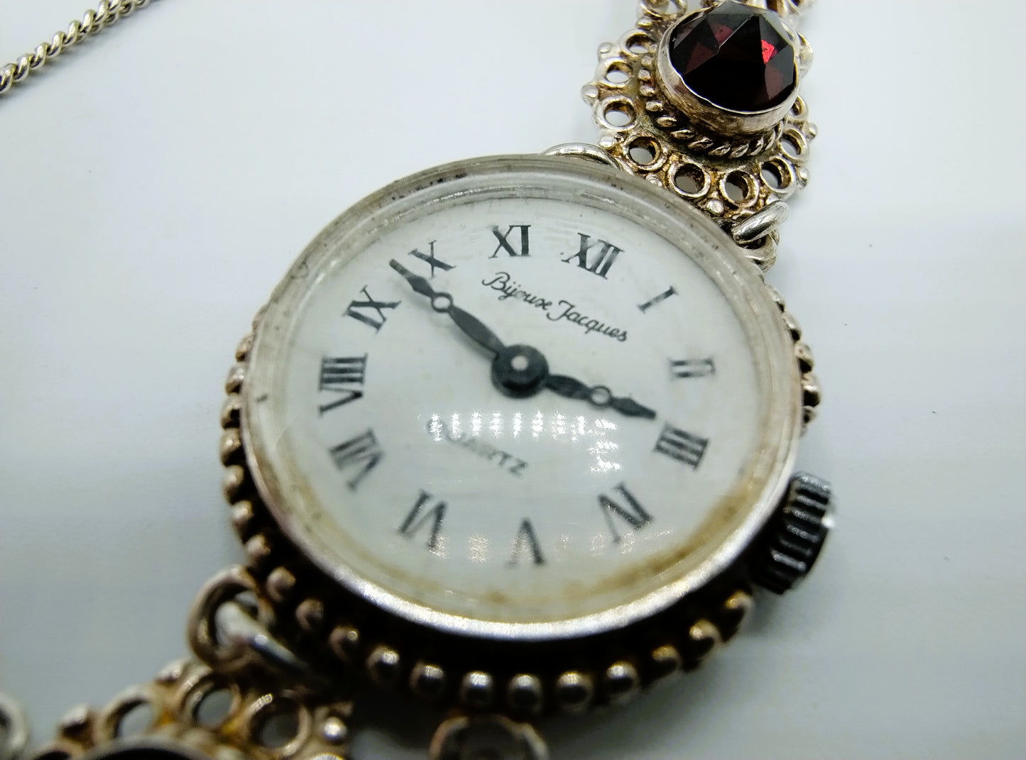 Zilveren dameshorloge met granaat, Byoux Jacques, 18 cm