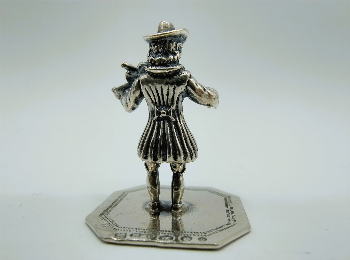 Silver miniature violinist, Gebr. Niekerk, Schoonhoven, 1988