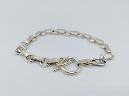 Zilveren schakelarmband met kapittelsluiting, 19 cm.