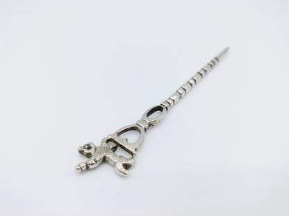 Zilveren pijpenwroeter met ruiter te paard, 19e eeuws