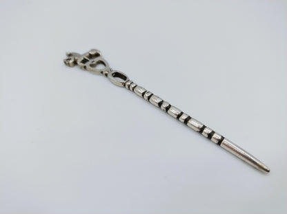 Zilveren pijpenwroeter met ruiter te paard, 19e eeuws