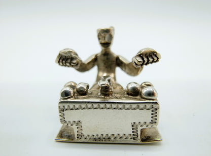 Zilveren miniatuur hanger / bedel, schoenenpoetser