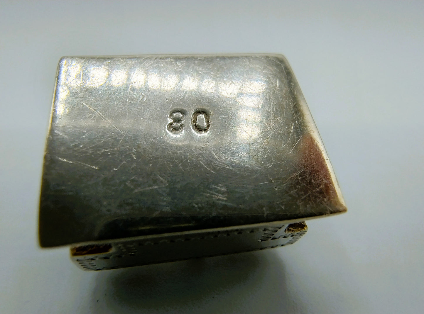 Zilveren miniatuur hanger / bedel, schoenenpoetser