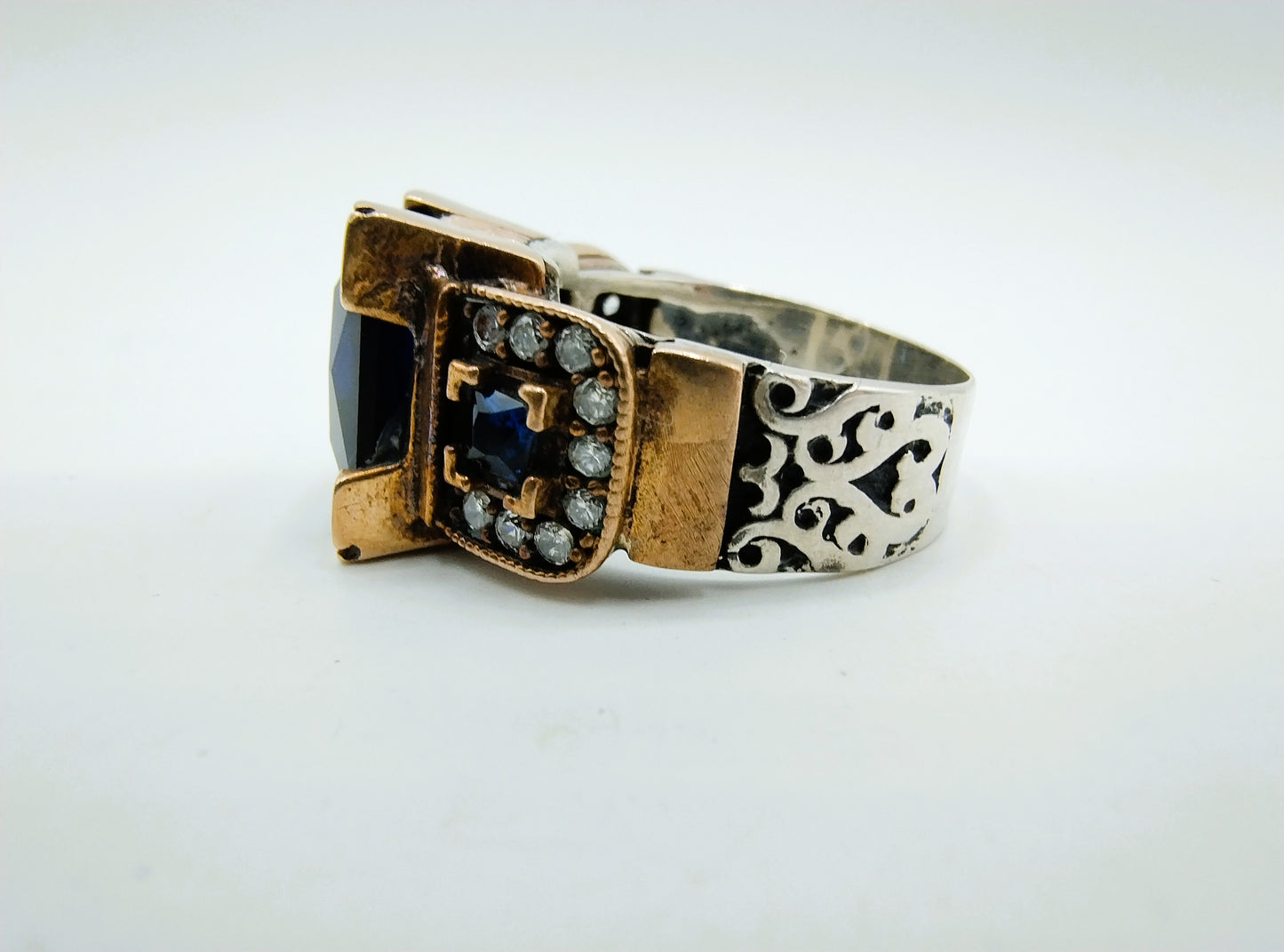 Zilveren heren ring  met saffier en zirkonia, 18 mm, brons