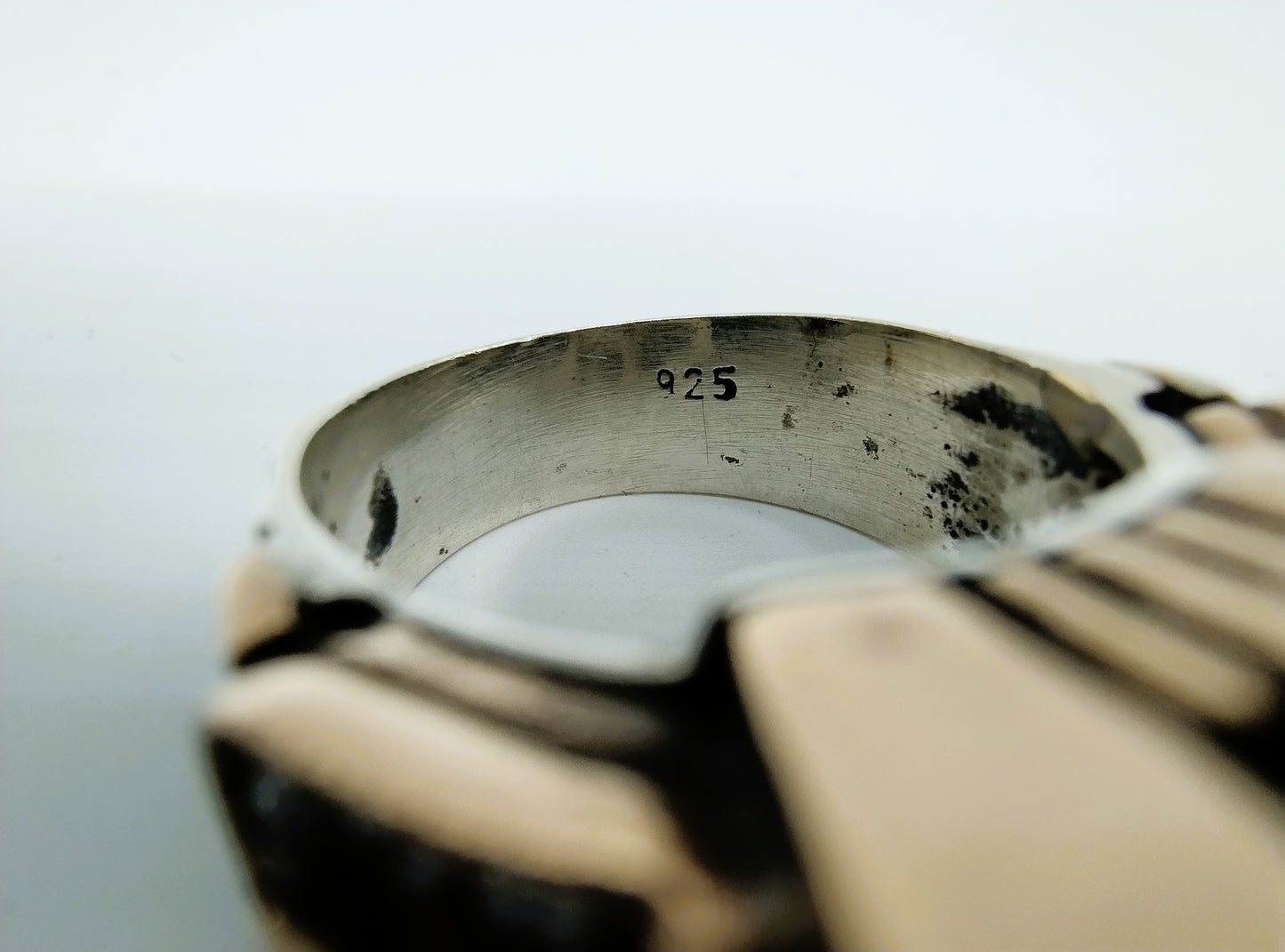 Zilveren heren ring  met saffier en zirkonia, 18 mm, brons