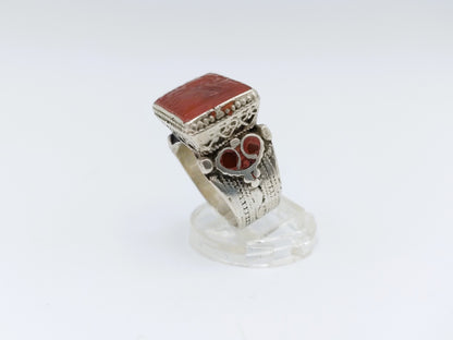 Zilveren intaglio ring met ram in agaat, 19.5 mm