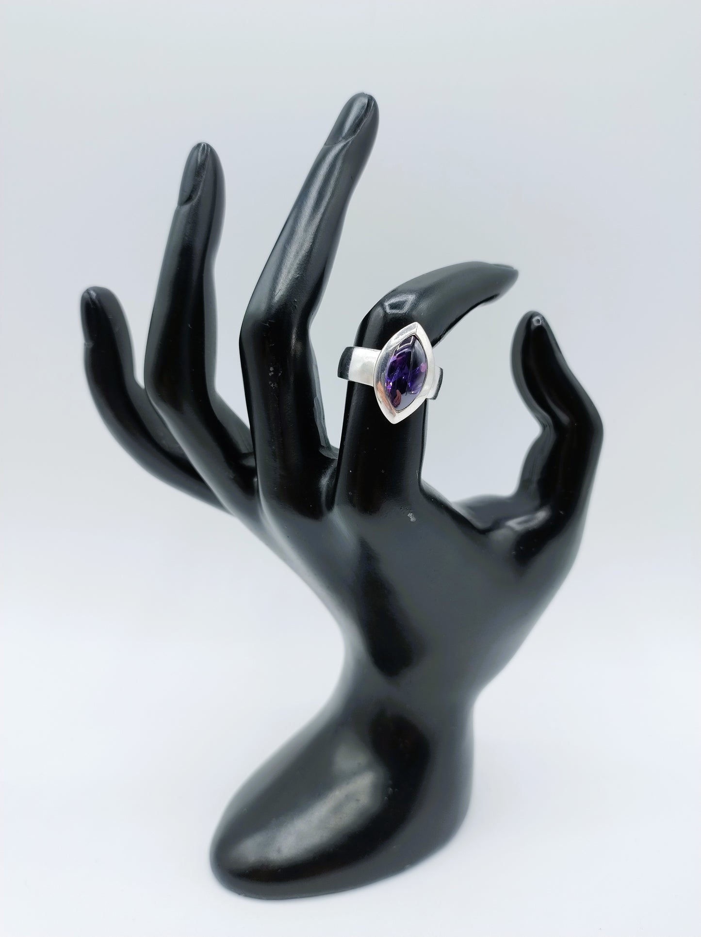 Zilveren ring met amethist, Amsterdam, 18 mm