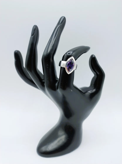 Zilveren ring met amethist, Amsterdam, 18 mm