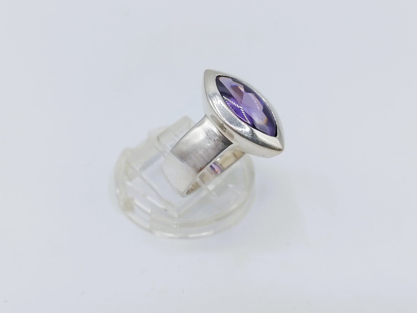 Zilveren ring met amethist, Amsterdam, 18 mm