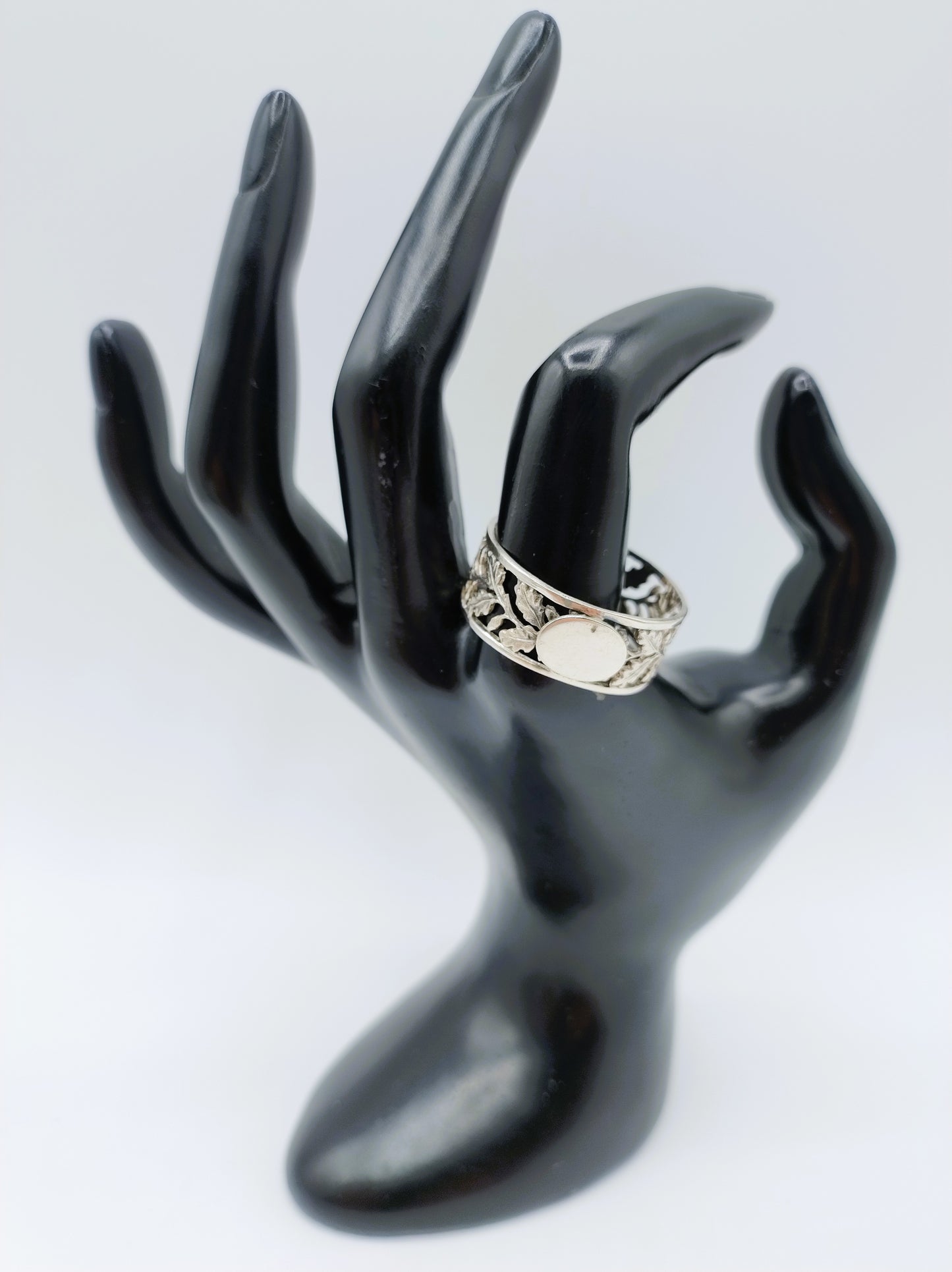 Zilveren herenring met opengewerkt decor, 25 mm