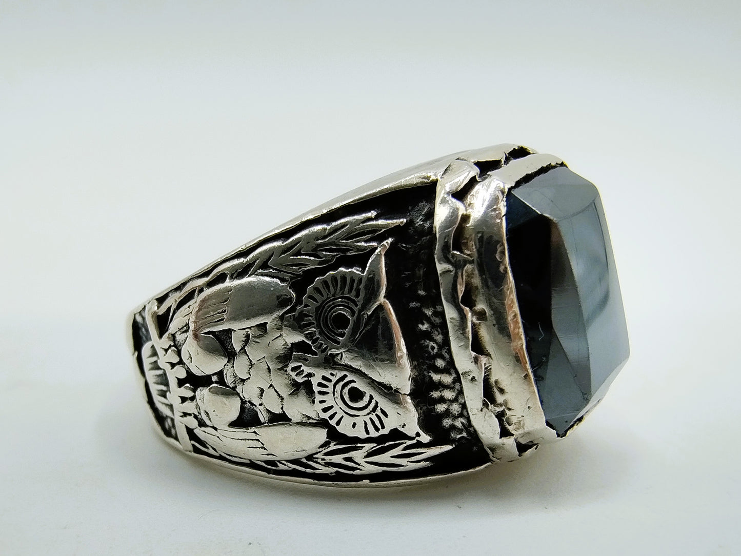 Zilveren ring met uil en hematiet, 18 mm