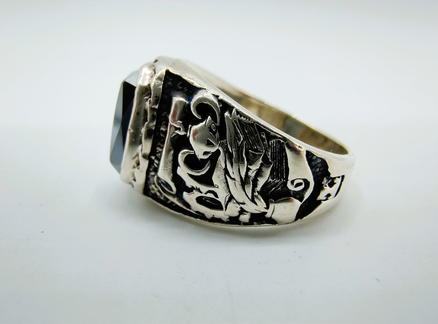 Zilveren ring met uil en hematiet, 18 mm