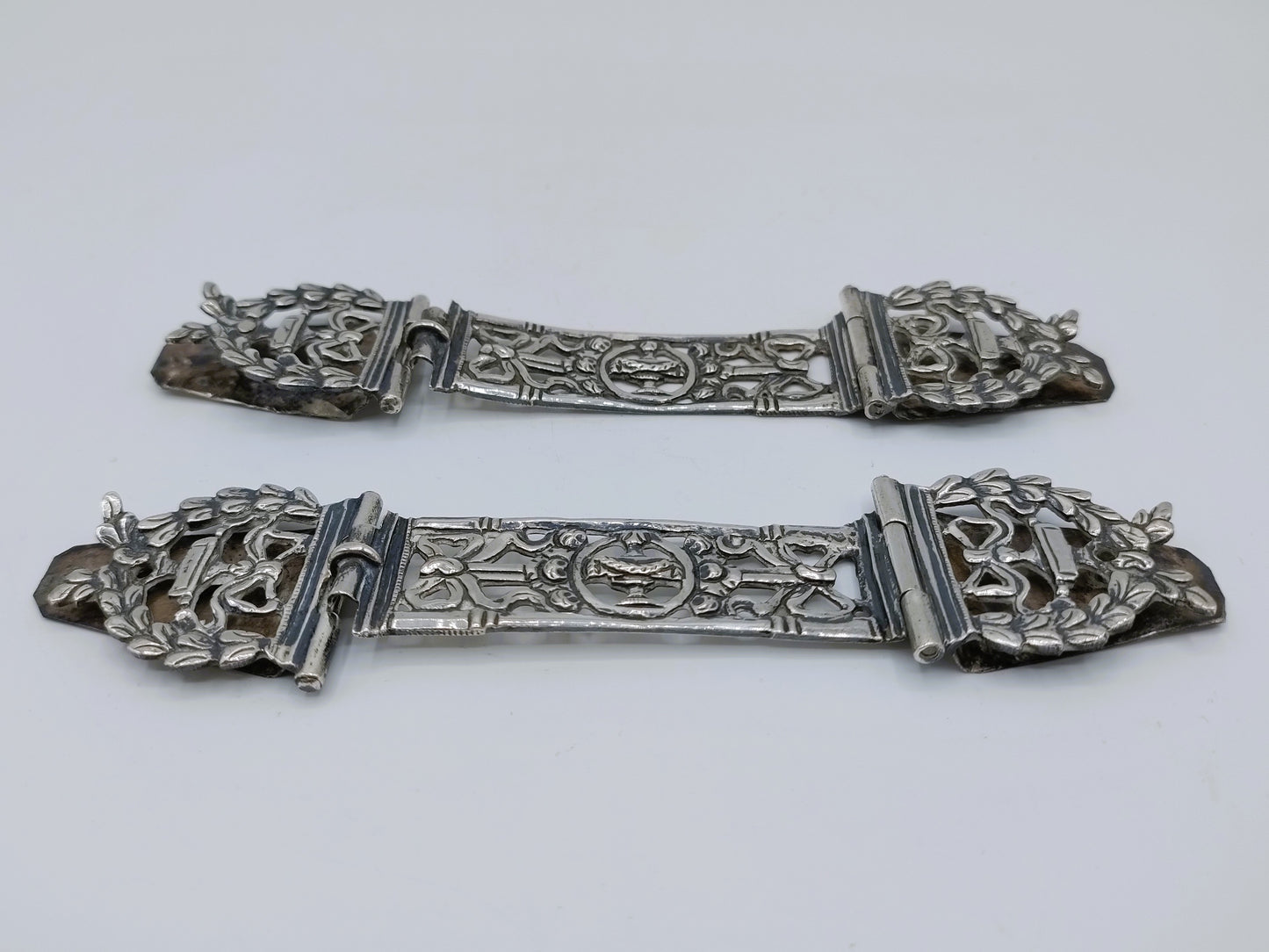 2 Zilveren Bijbelsloten, Empire, J. van der Geest, Almenum, 1805