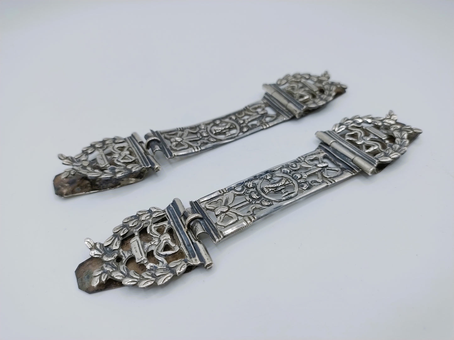 2 Zilveren Bijbelsloten, Empire, J. van der Geest, Almenum, 1805