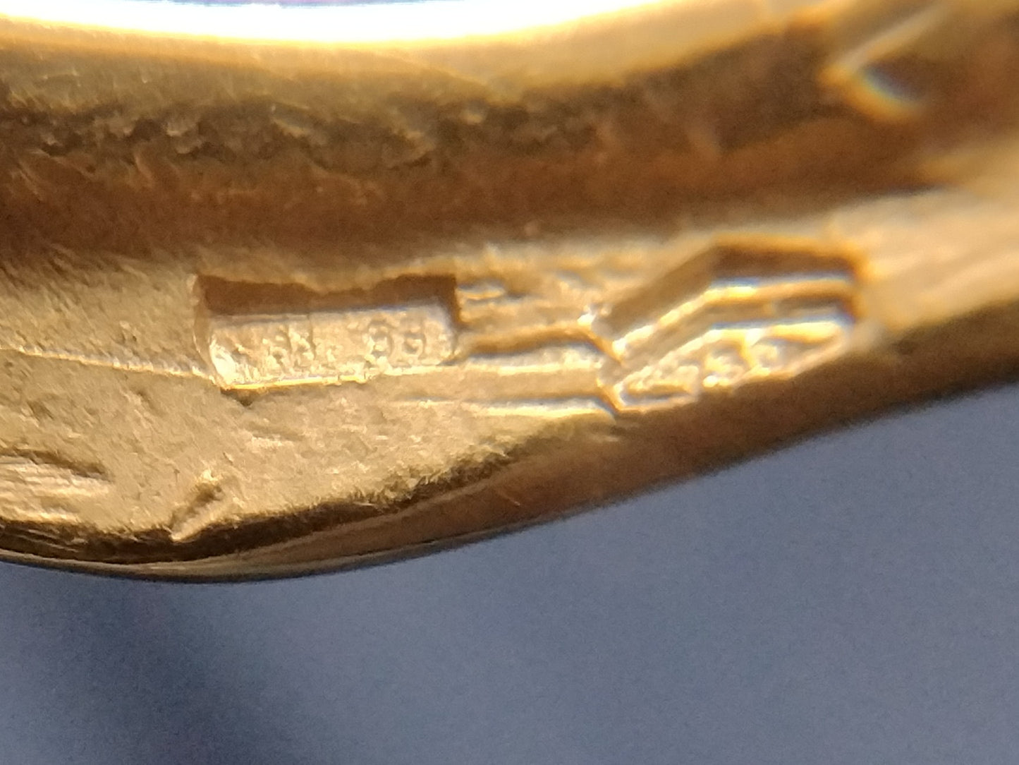 18 Karaats gouden design kruis hanger