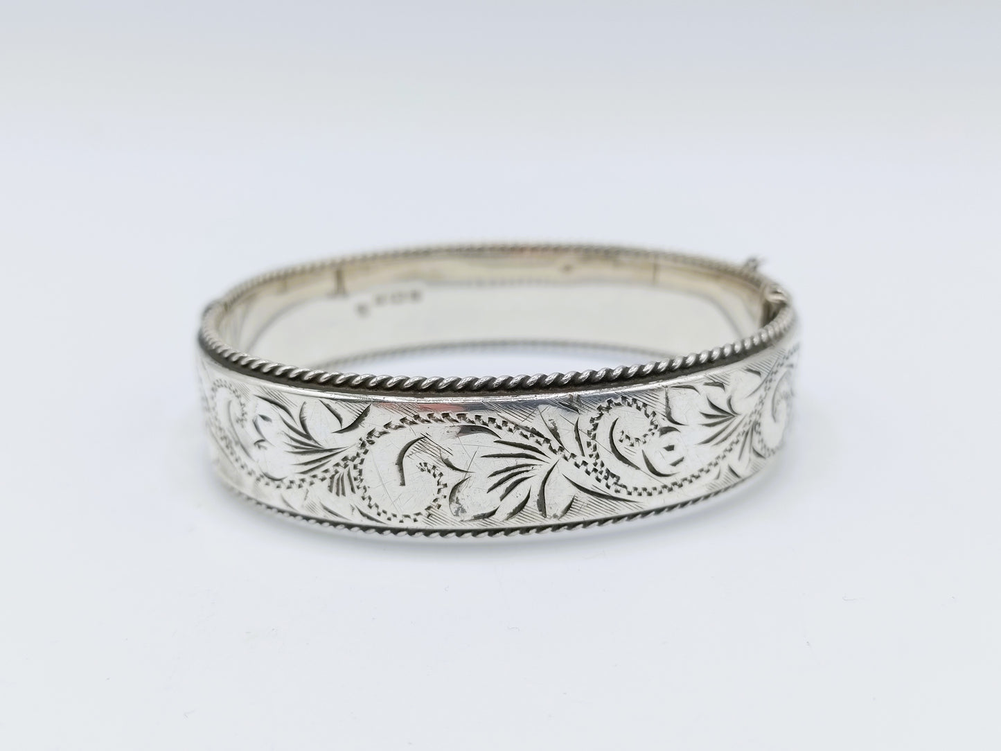 Silberarmband mit Blumenmotiv, England.