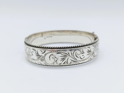 Silberarmband mit Blumenmotiv, England.