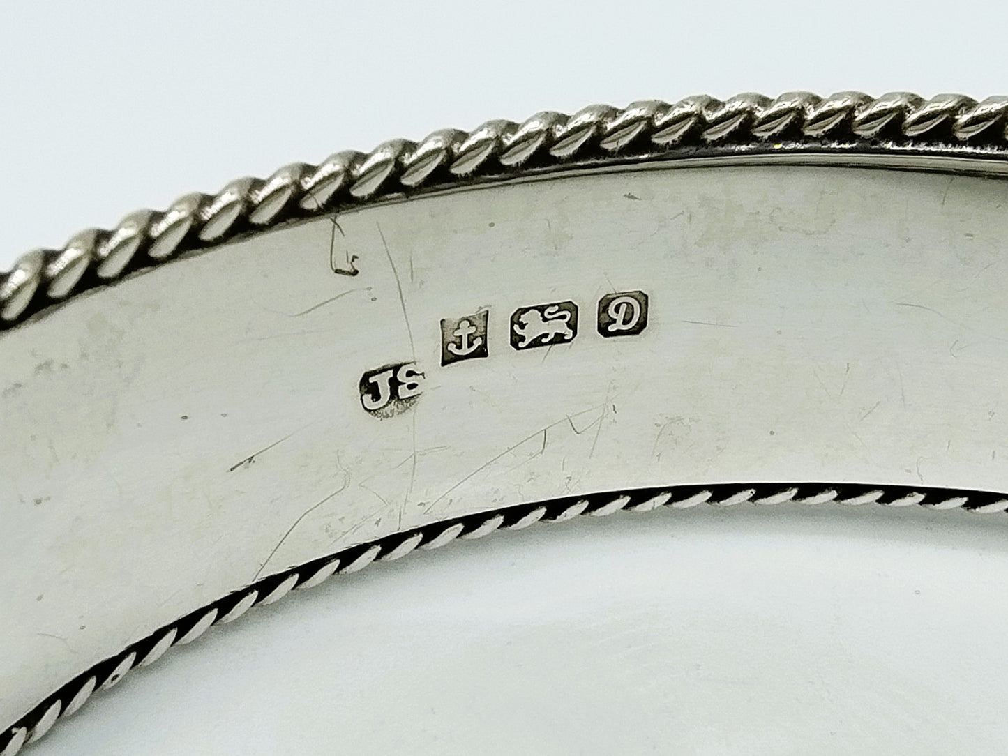 Silberarmband mit Blumenmotiv, England.