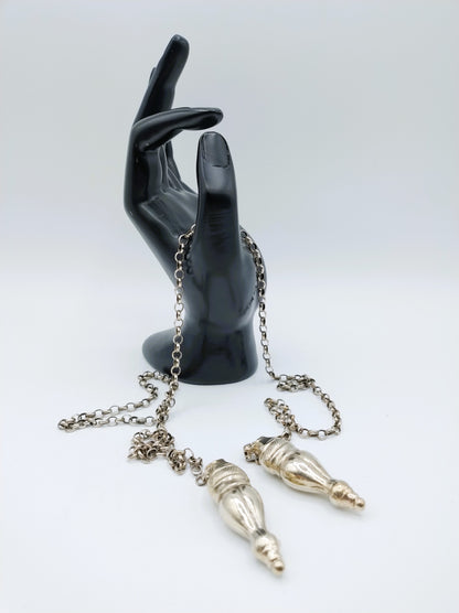 Silver chain necklace with knitting needle caps, H. Looren - de Jong, Schoonhoven