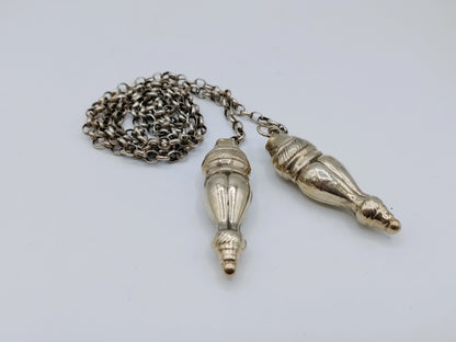 Silver chain necklace with knitting needle caps, H. Looren - de Jong, Schoonhoven