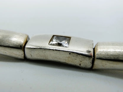 Silberne Halskette mit verschiedenen Zirkonia, 44 cm