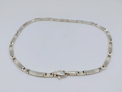 Silberne Halskette mit verschiedenen Zirkonia, 44 cm