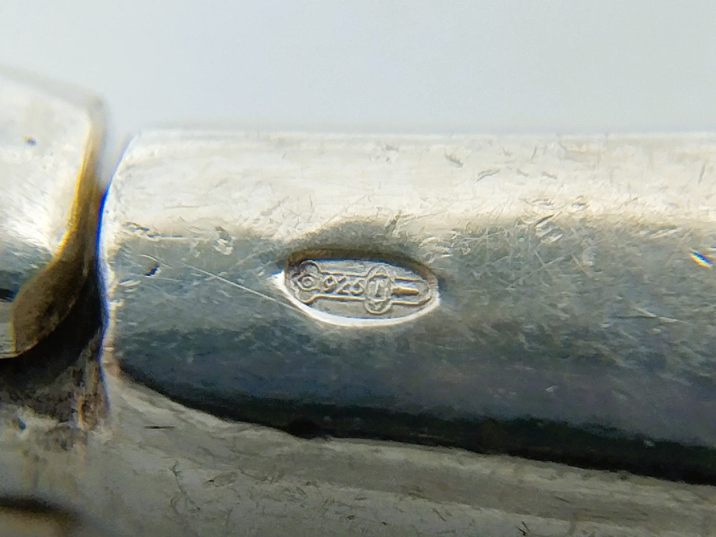 Silberne Halskette mit verschiedenen Zirkonia, 44 cm